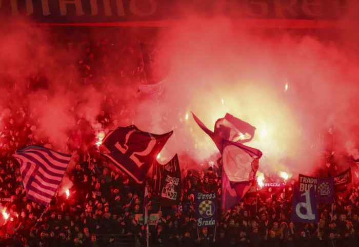 Navijači Dinama "Bad Blue Boys" podigli transparent s ustaškim pozdravom, zagrebačka policija pokrenula istragu