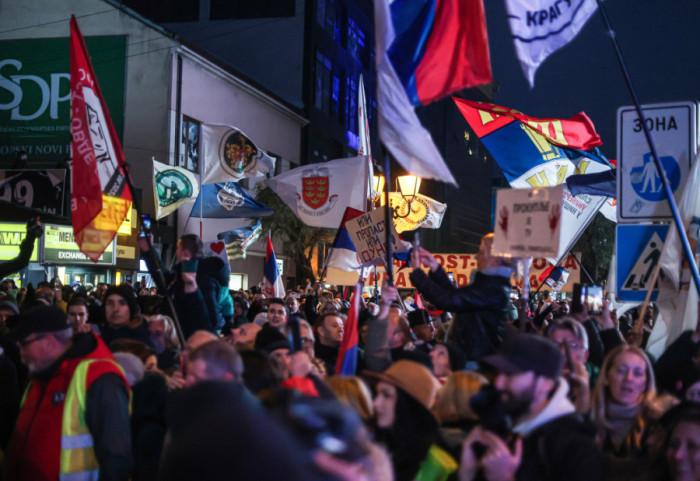 (FOTO/VIDEO) Protest u Novom Pazaru "Ili oni ili mi": Traje glavni program, obraćaju se profesori i studenti DUNP