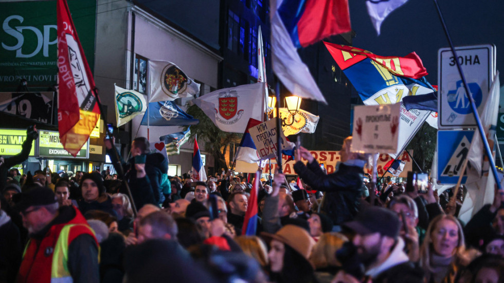 (FOTO/VIDEO) Održan protest u Novom Pazaru: Studenti i profesori DUNP zatražili uvođenje privremene uprave