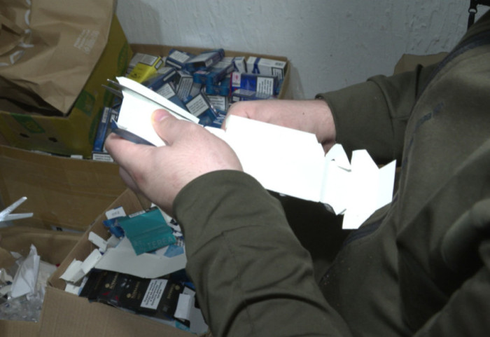 Humana misija udruženja iz Leskovca: Mladi sa smetnjama u razvoju od paklica cigareta prave papir, druže se i zarađuju