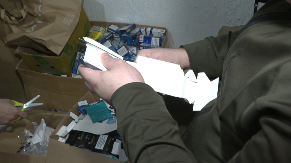 Humana misija udruženja iz Leskovca: Mladi sa smetnjama u razvoju od paklica cigareta prave papir, druže se i zarađuju