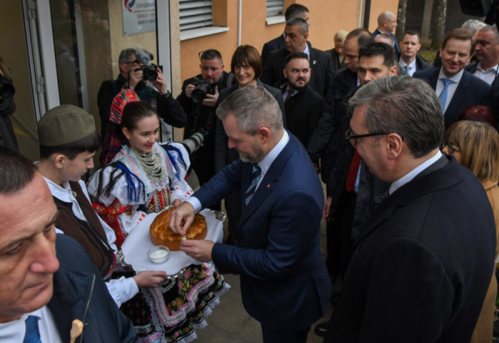 (FOTO) Vučić i Pelegrini stigli u Bački Petrovac: Sastaju se s predstavnicima Slovaka u Vojvodini