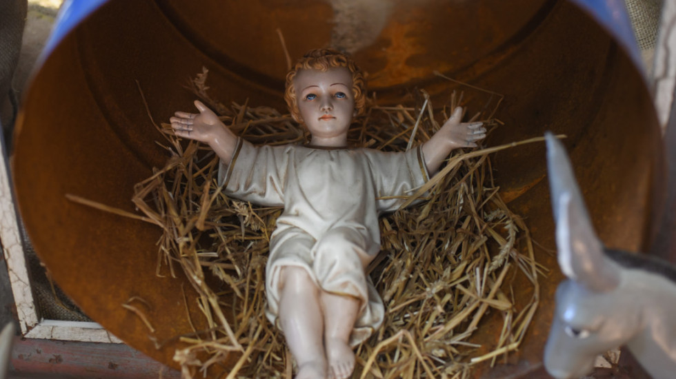 Statua malog Isusa u Škotskoj skinuta sa oltara u crkvi, bačena i oštećena