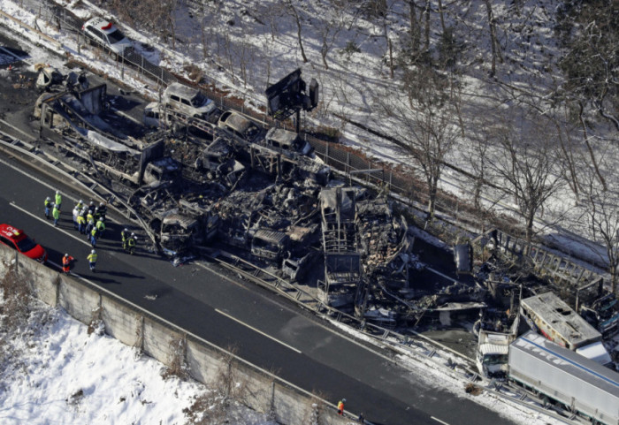 U sudaru kod Tokija učestvovalo više od 50 vozila: Dve osobe poginule, 26 povređeno