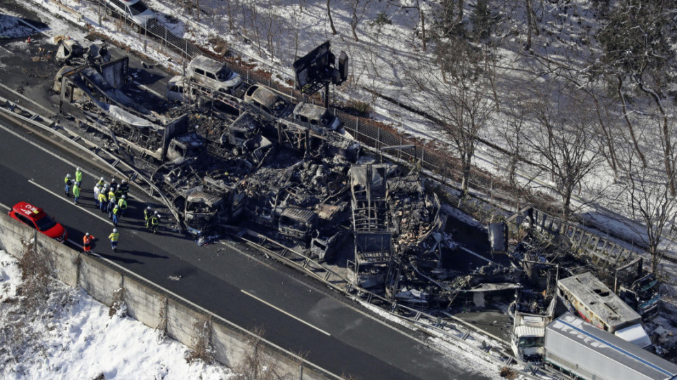 (FOTO) U sudaru kod Tokija učestvovalo više od 50 vozila: Dve osobe poginule, 26 povređeno