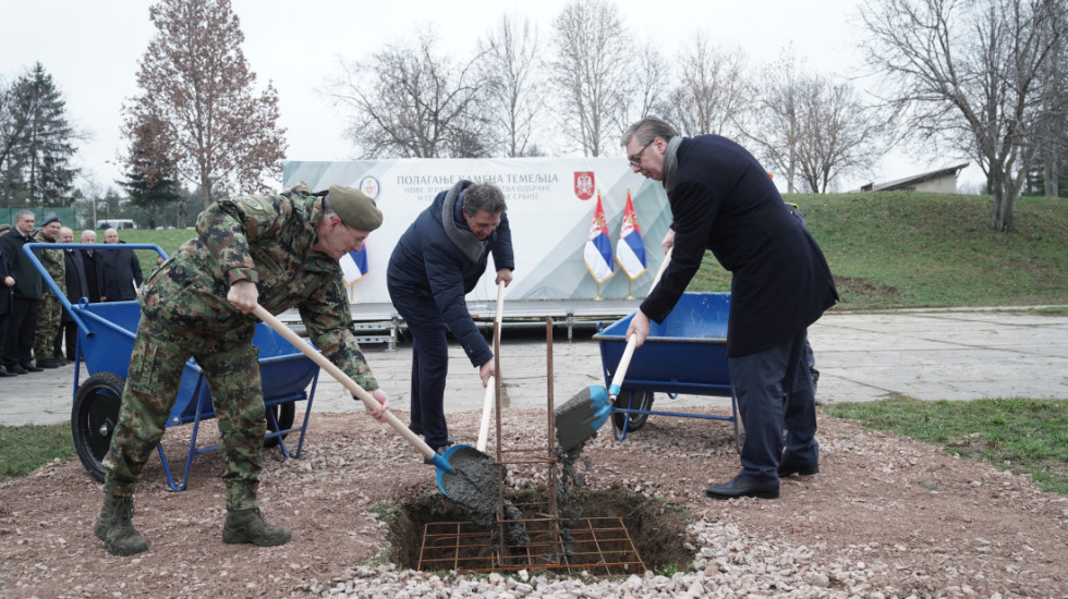 Vučić položio kamen temeljac za novu zgradu Vojske Srbije: "Biće gotova za tri godine, prostiraće se na 50.000 kvadrata"