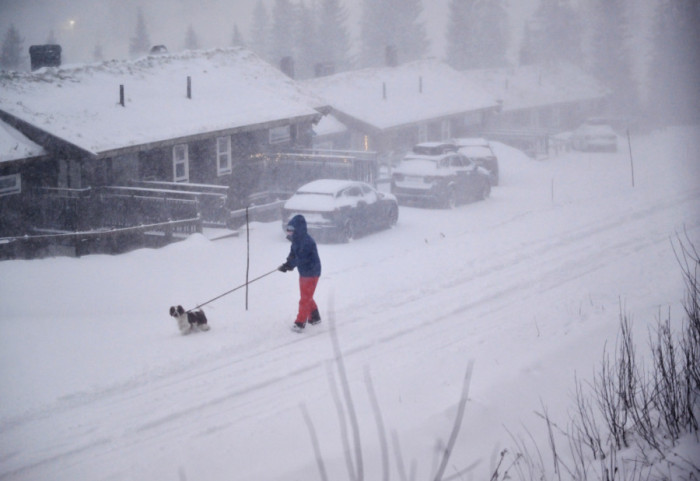 Nevreme širom Evrope: Otkazani letovi, vozovi i trajekti, kamioni zaglavljeni na auto-putu