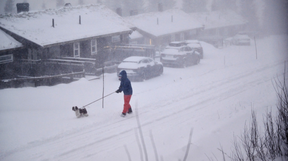 Nevreme širom Evrope: Otkazani letovi, vozovi i trajekti, kamioni zaglavljeni na auto-putu