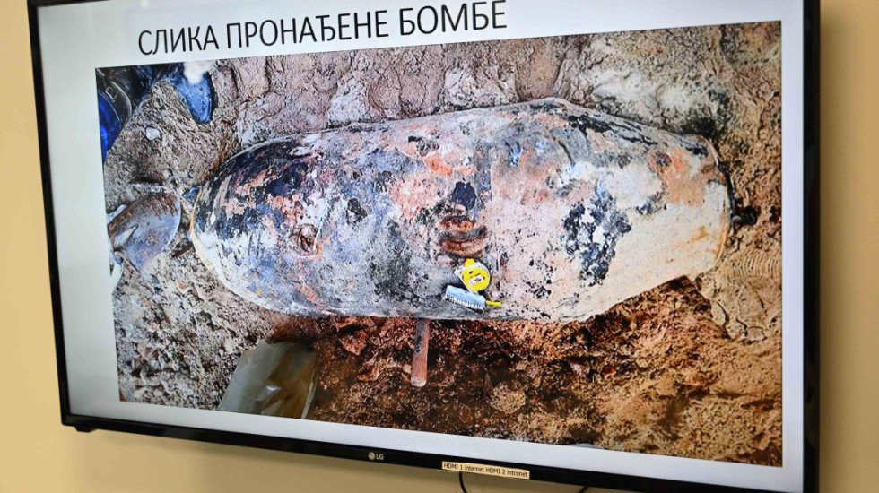 (FOTO) Akcija uklanjanja avio-bombe u Beogradu na vodi: Pola tone eksploziva biće deaktivirano na Pasuljanskim livadama