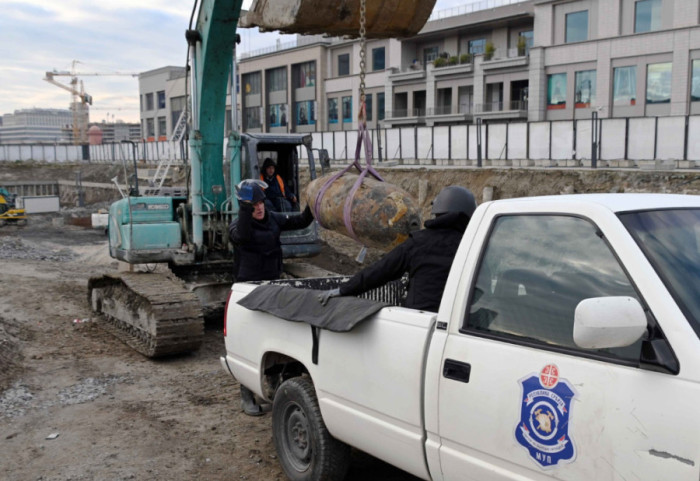 (FOTO) Uklonjena avio-bomba u Beogradu na vodi: Konvoj krenuo na Pasuljanske livade na uništenje eksploziva