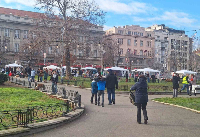 (FOTO) Studenti i građani u akciji "Raspiši pobedu": Prikupljanje potpisa za raspisivanje izbora na skoro 500 štandova