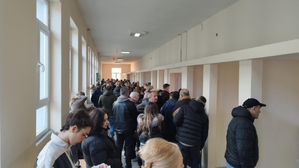 Kako protiče proces prijavljivanja za dokumenta na KiM: Dosad upisano 414 zaposlenih i 2.400 studenata