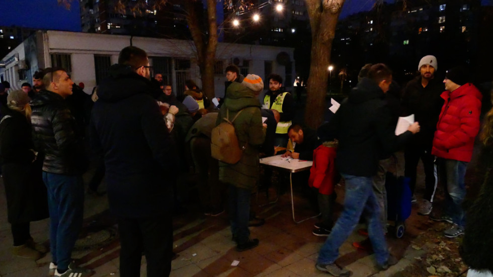 (FOTO) Akcija "Raspiši pobedu": Studenti prikupljali potpise za raspisivanje izbora na skoro 500 štandova