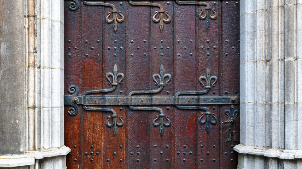 Sveštenik u Španiji pokušao da proda vrata svoje crkve iz XVI veka za 390 evra