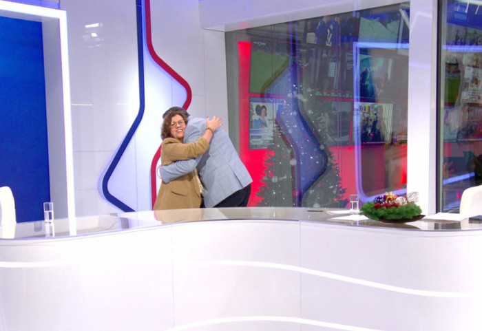 "Srcem na srce": Kako pravilno da zagrlite nekoga i šta da mu poželite za Novu godinu