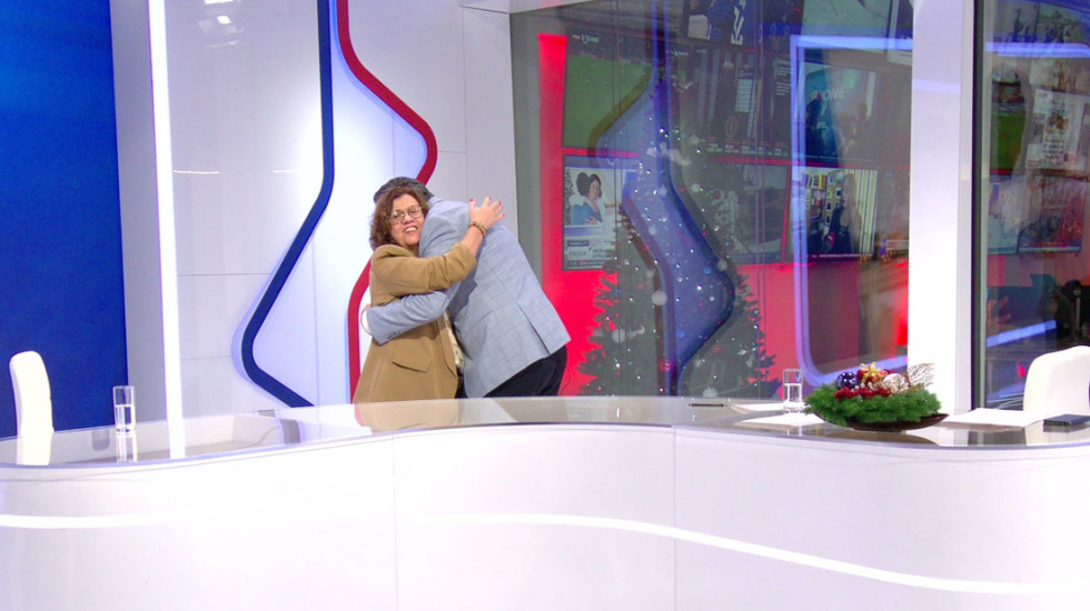 "Srcem na srce": Kako pravilno da zagrlite nekoga i šta da mu poželite za Novu godinu