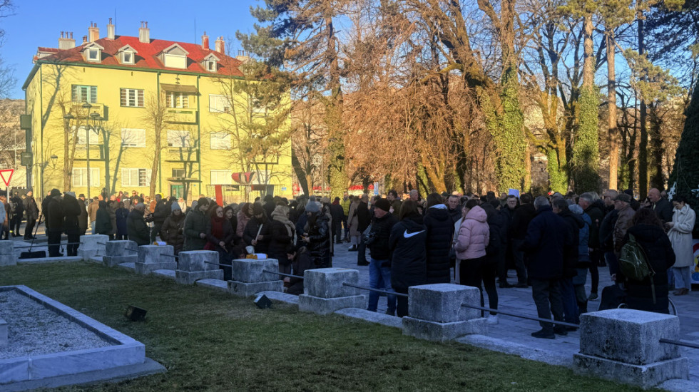 (FOTO/VIDEO) Godišnjica masakra u kom je ubijeno 13 ljudi: Građani odali poštu žrtvama na Cetinju