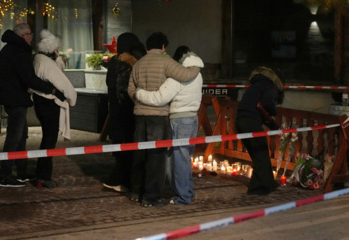 (FOTO/VIDEO) "Oko 40 ljudi poginulo, 115 povređeno": Proglašena petodnevna žalost u Švajcarskoj zbog eksplozije u baru