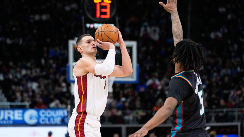(VIDEO) NBA liga: Rajakovićev Toronto pobedio Atlantu, Majami izgubio uz 14 poena Jovića