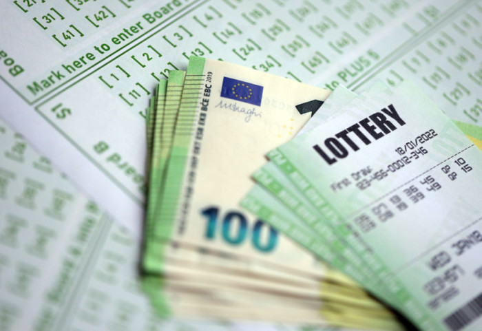 Upisao datum svog venčanja na tiket i pobedio na lutriji: Muškarac u Rusiji osvojio 10 miliona rubalja