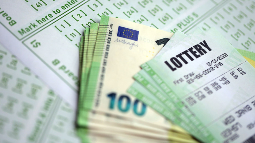 Upisao datum svog venčanja na tiket i pobedio na lutriji: Muškarac u Rusiji osvojio 10 miliona rubalja