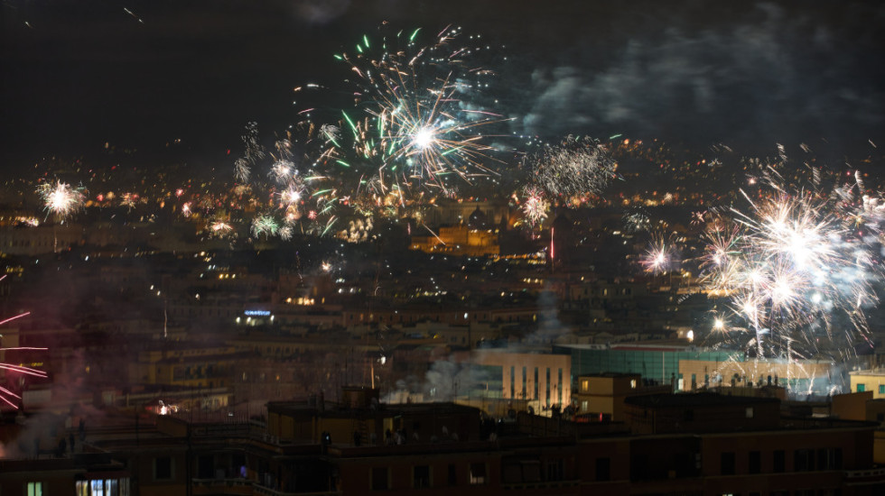 Posledice novogodišnjeg vatrometa u Italiji: Moldavac iskrvario i umro, 283 osobe povređene, uz više amputacija