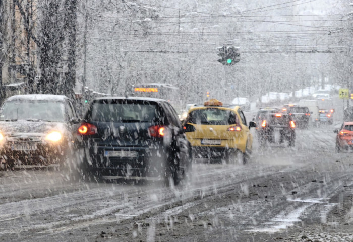 "Moguća totalna blokada saobraćaja": RHMZ upozorio građane na sneg i ledenu kišu i koje probleme mogu prouzrokovati