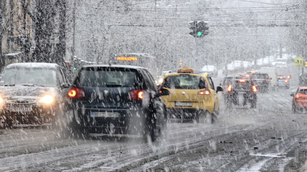 "Moguća totalna blokada saobraćaja": RHMZ upozorio građane na sneg i ledenu kišu i koje probleme mogu prouzrokovati