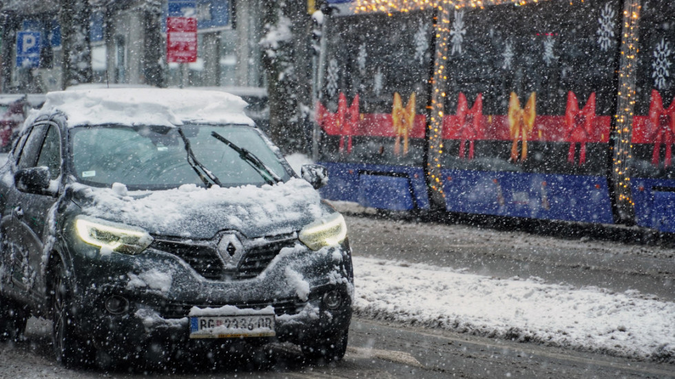 Izmene na linijama gradskog prevoza zbog snega: Delovi Beograda zbog kvarova bez grejanja