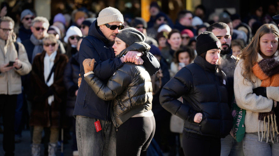(FOTO) U Kran-Montani posle mise održana tiha šetnja do kluba "Konstelasion" koji je izgoreo u požaru