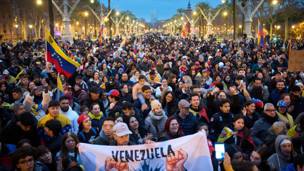 (FOTO) Demonstranti širom sveta osudili vojnu intervenciju SAD u Venecueli