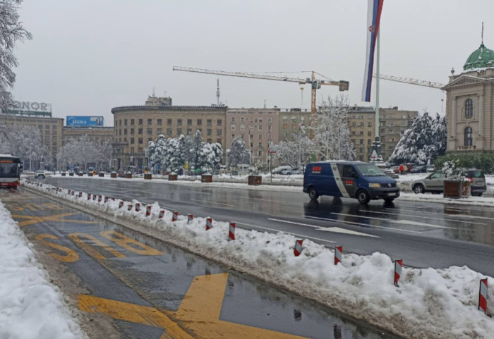 Privremene izmene na tri autobuske linije zbog snega i leda