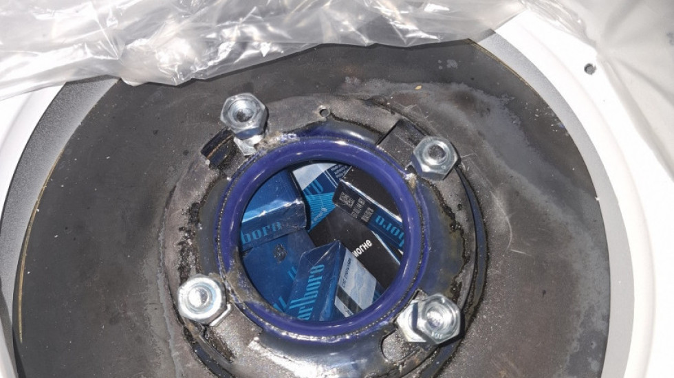 (FOTO) Skrivao cigarete u bojleru od 80 litara: Sprečen pokušaj krijumčarenja na prelazu Preševo