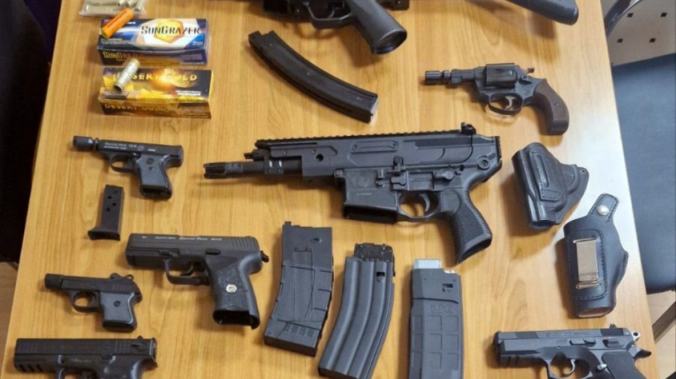 (FOTO) Najveća zaplena carine krajem 2025. godine: Oko 55.000 psihoaktivnih lekova i veće količine oružja