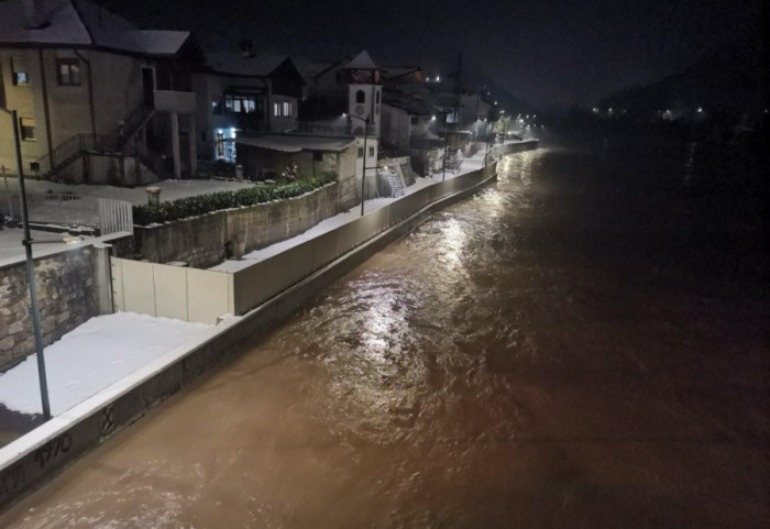 (FOTO) Vanredna situacija oko Prijepolja: Uvedena odbrana od poplava zbog porasta vodostaja Lima
