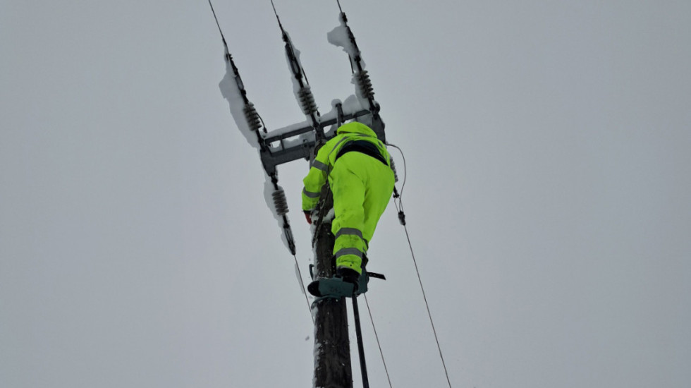 Sneg i ledena kiša: Vanredna situacija u više opština, oko 10.000 domaćinstava bez struje u Zapadnoj Srbiji