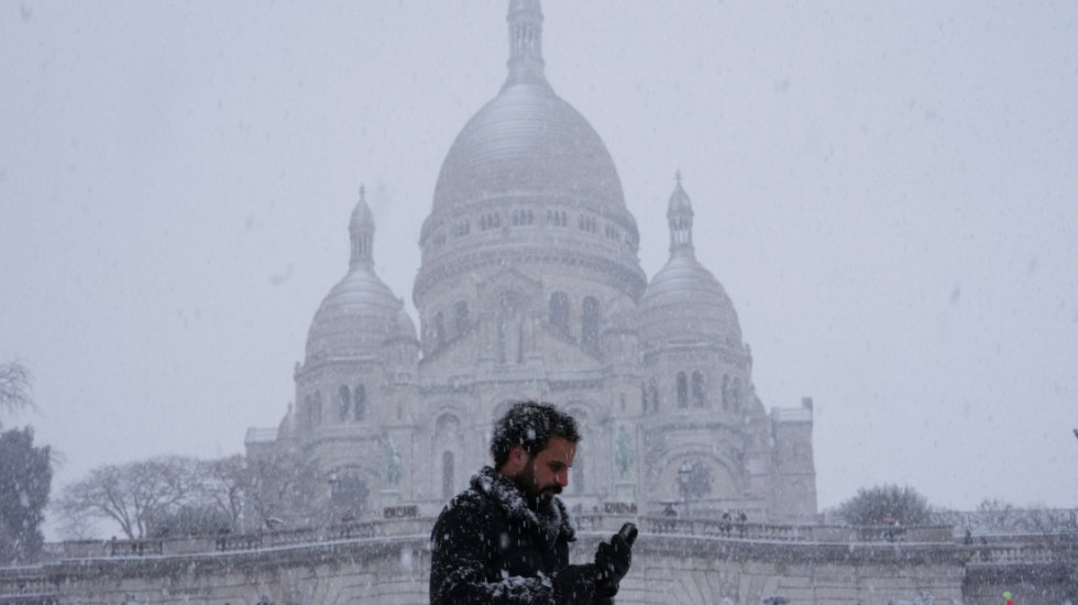 (FOTO) Sneg i led paralizovali Evropu: Najmanje pet stradalih u Francuskoj, otkazano na stotine letova