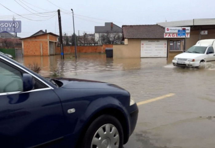 Poplave širom Kosova i Metohije: U Glogovcu evakuisano 20 ugroženih porodica
