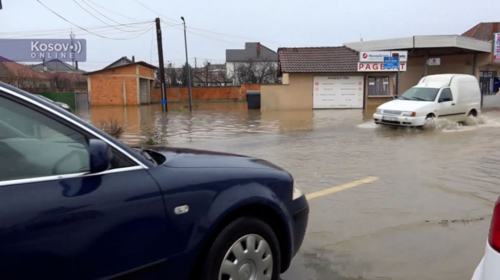 Poplave širom Kosova i Metohije: U Glogovcu evakuisano 20 ugroženih porodica