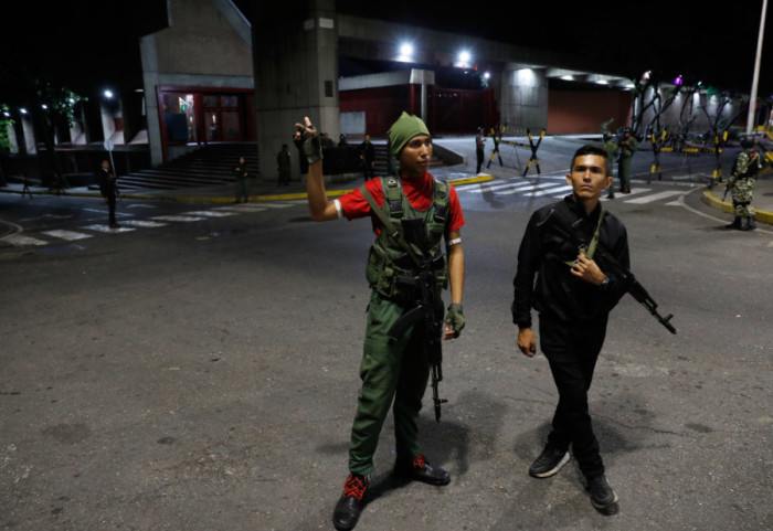 Pucnjava blizu predsedničke palate u Karakasu: Naoružani muškarci na ulicama, postavljeni vojni punktovi