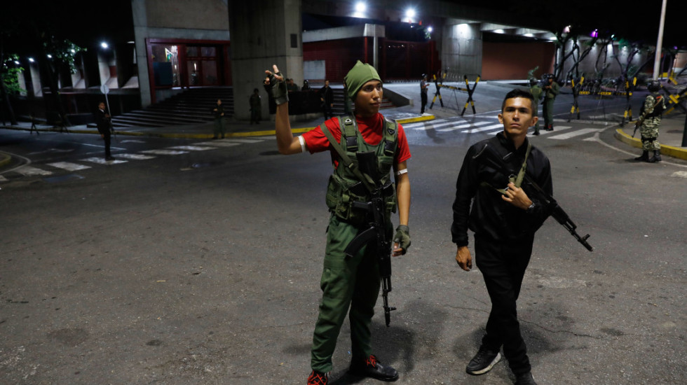 Pucnjava blizu predsedničke palate u Karakasu: Naoružani muškarci na ulicama, postavljeni vojni punktovi