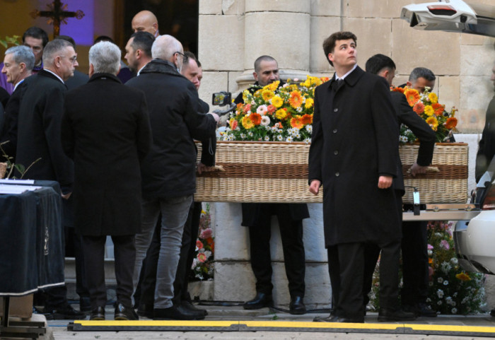 (FOTO) Sahrana Brižit Bardo: Ceremonija u crkvi u Sen Tropeu u prisustvu samo najbližih prijatelja i porodice