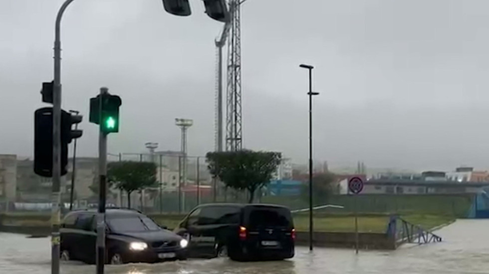 Intenzivne padavine u Albaniji u poslednjih 48 sati: Izlile se reke, stvorila klizišta, ljudi evakuisani iz domova