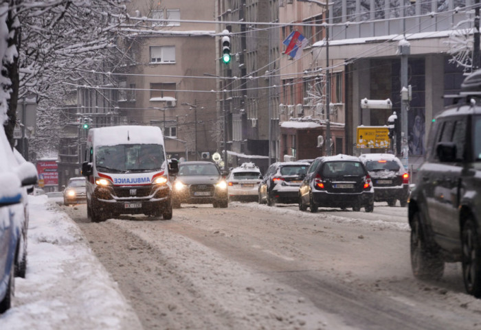 Oprez zbog zbog topljenja snega: Prilazi zimskim centrima prohodni