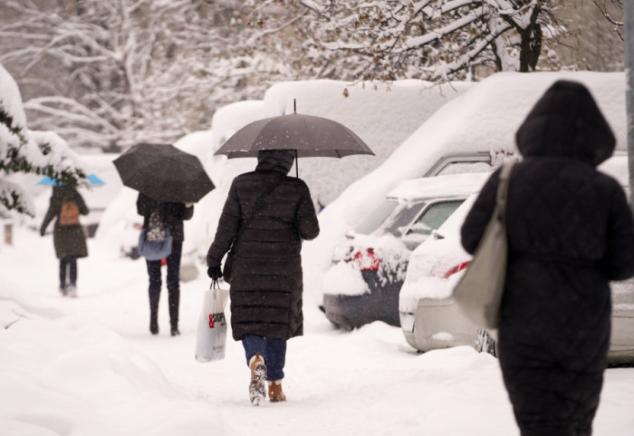 Ledeni dan u Srbiji: Vanredna situacija u osam opština, opasnost poledica ispod snežnog pokrivača