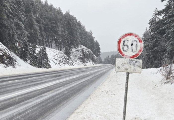 Srbija zavejana: Problemi sa strujom na zapadu zemlje, saobraćaj otežan na većini putnih pravaca