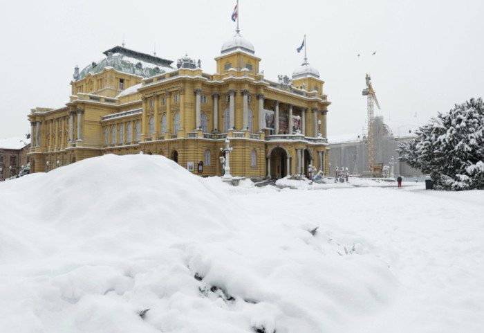 (FOTO) Sneg i led izazvali velike probleme u regionu: Ekstremna hladnoća i obilne snežne padavine pogodili Balkan