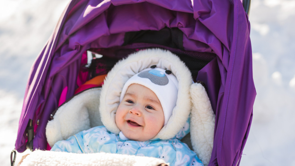 Koliko hladno je previše za najmlađe: Šta kažu pedijatri o boravku beba napolju zimi