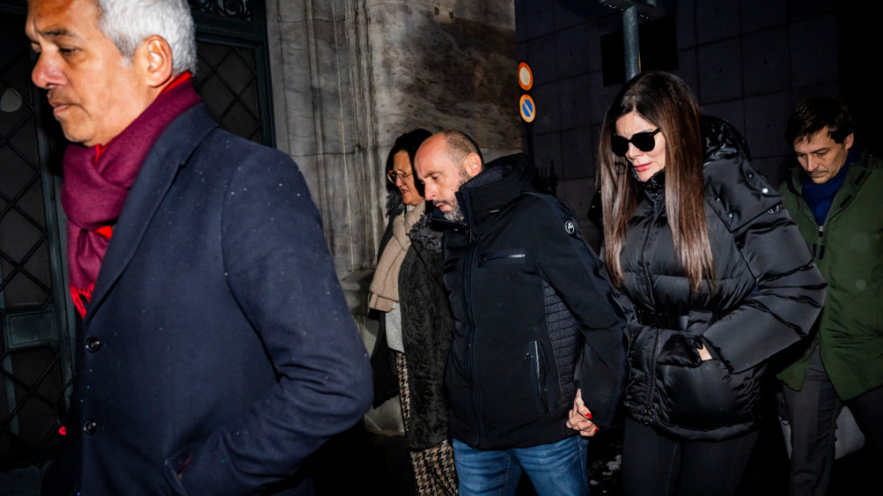 Vlasnici bara u Kran-Montani za nesreću okrivili konobaricu: "To je bio Sijanin šou, volela je da donosi prskalice"