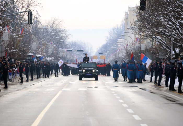 (FOTO) Dan Republike Srpske: Svečani defile u Banjaluci, liturgiju služi patrijarh Porfirije